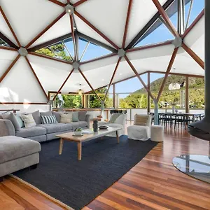 extraordinary-dome-retreat-with-mount-coolum-views.hotelssunshinecoast.net/